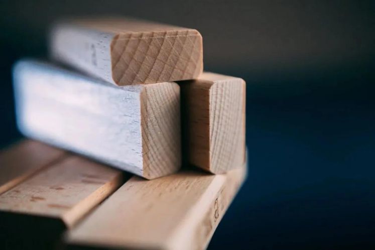 一次前所未有的沖擊背后，銀行業(yè)如何走好平衡木？